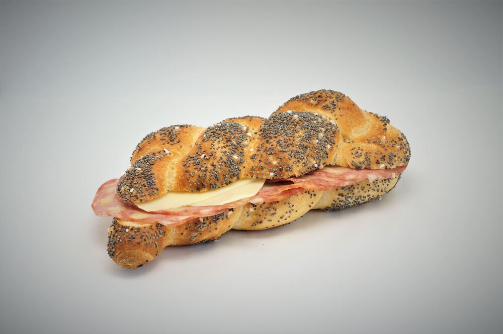 Salzflesserl mit Wurst und Käse