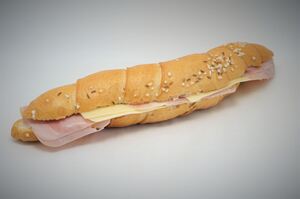 Salzstangerl mit Schinken