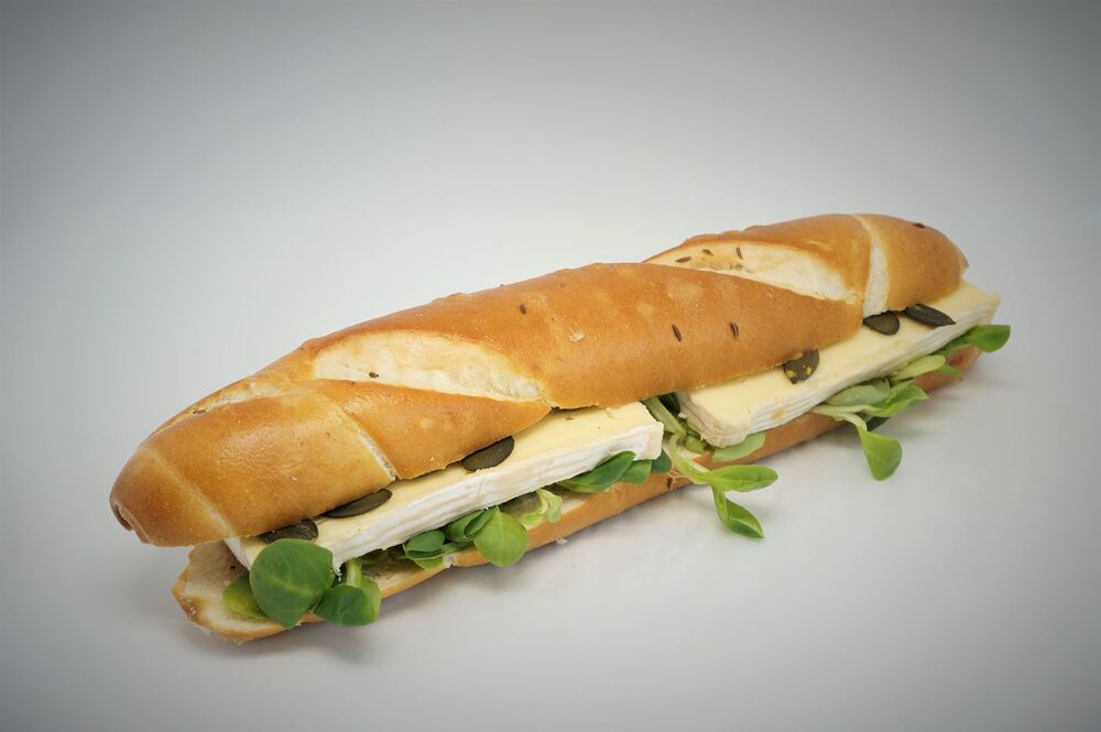 Laugenstangerl mit Camembert